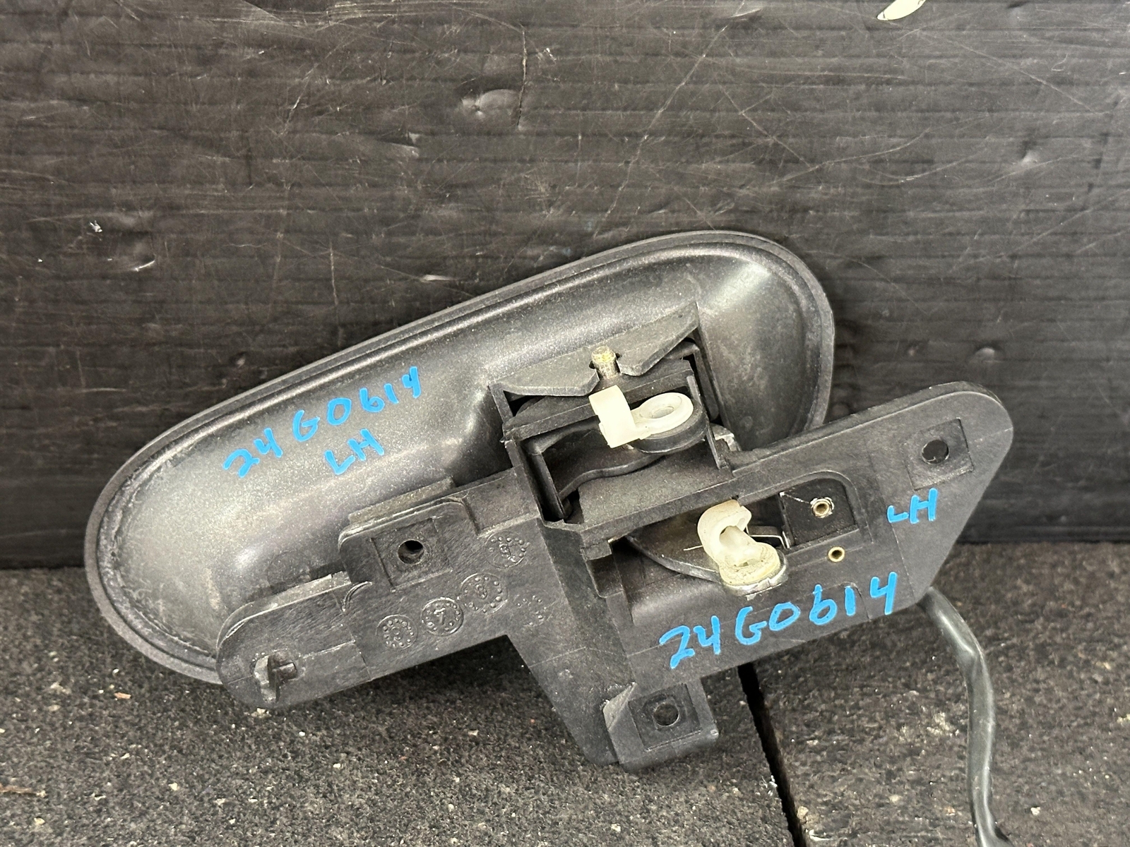 03-07 MASERATI COUPE GT FRONT DRIVER LEFT INSIDE INTERIOR DOOR HANDLE W/ COVER
