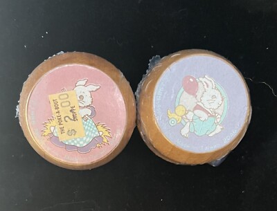 1988 Wooden Easter Child TWO Yo Yo Toy Cartoon Bunny Rabbits Graphics Applause
