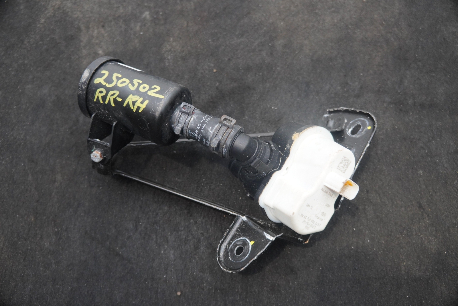 Fuel Vapor Charcoal Canister Breather Line Pump 4M4201997Q OEM Lamborghini Urus