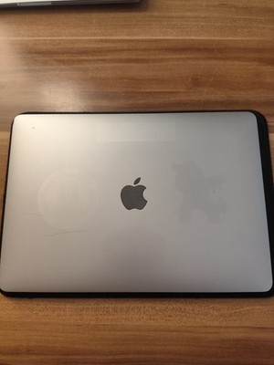 Apple MacBook Pro 13 Zoll 2019, 128GB SSD, Intel I5, 8GB, Touchbar, Space Grau