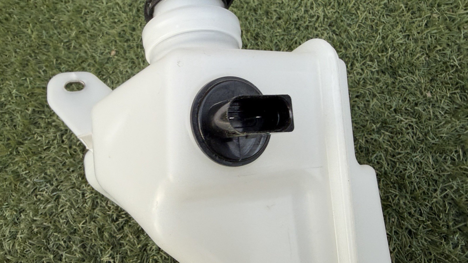 LAMBORGHINI HURACAN WINDSHIELD FLUID RESERVOIR TANK BOTTLE 4T1.955.449.C