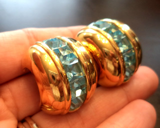 RARE VINTAGE ESTATE SIGNED GIVENCHY PARIS NEW YORK 1 1/8" CLIP EARRINGS G43875