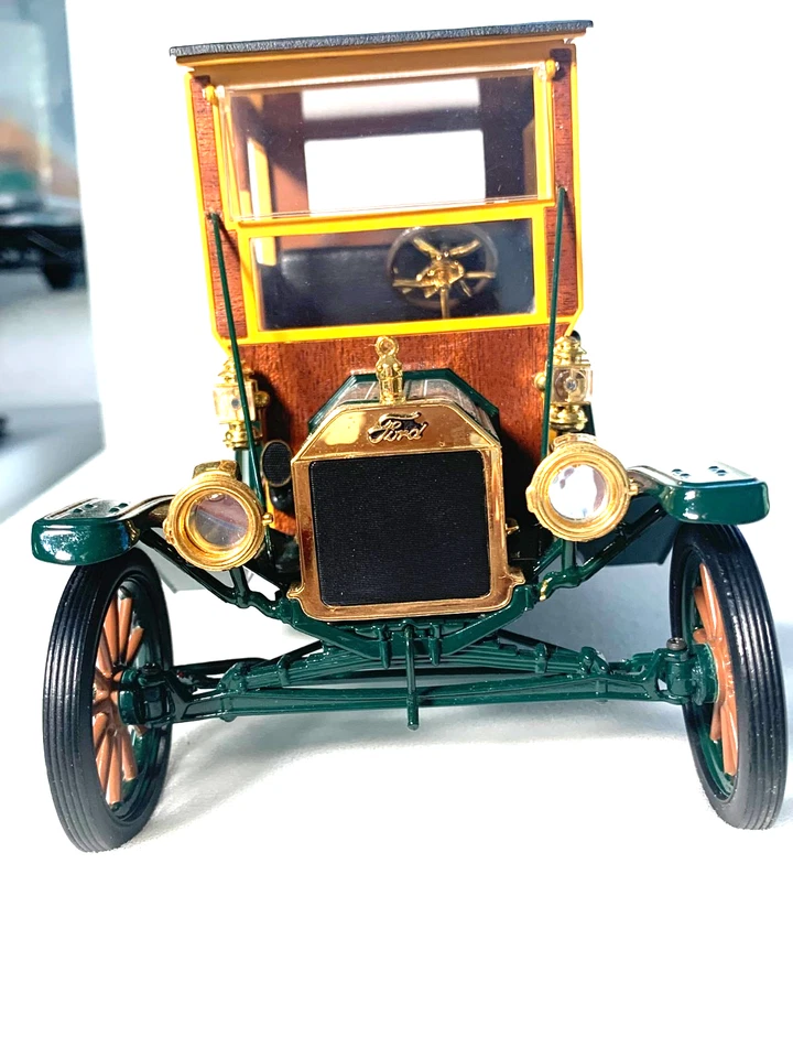 Franklin Mint 1913 Ford Model T Pickup Green scale 1:16 INV# 4058 - Image 3 of 4