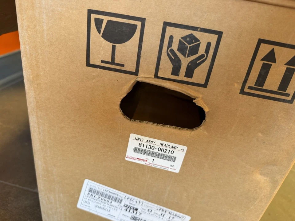 Projecteur Toyota Aygo 81130-0H210 Avant Droit - Photo 2/2