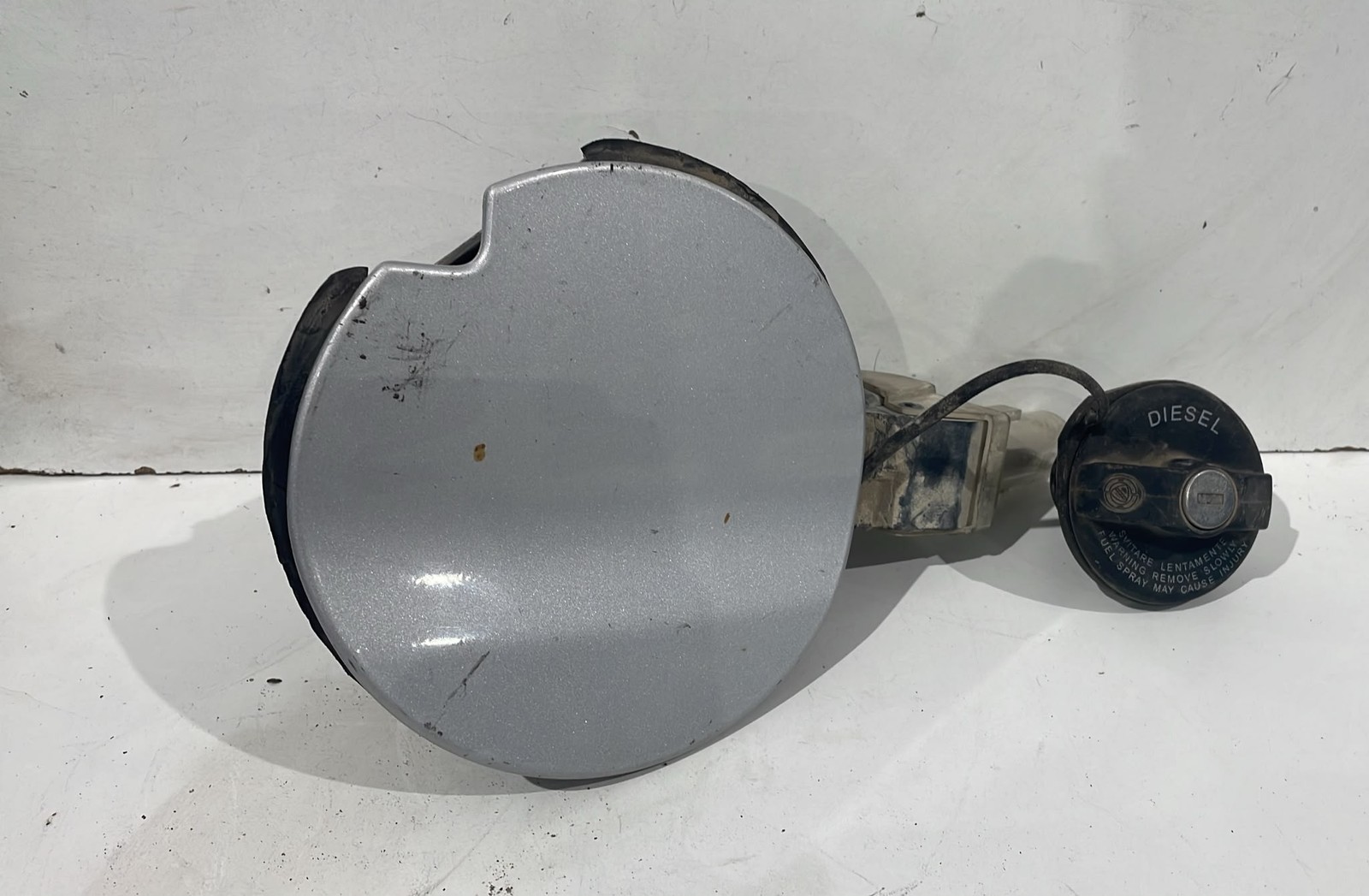 SPORTELLINO CARBURANTE PER FIAT Doblo Serie (09>15)