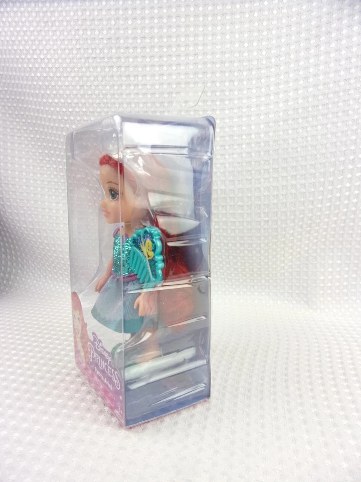 Muñeca Disney Petite ARIEL Brillo con Peine Platija + Tiara - Sirenita 6" Nueva en Caja Foto 3 de 4