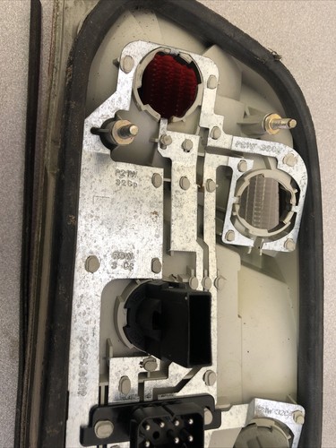 π₯π₯1995-1999 BMW E36 Rear Left Driver Side Tail Light Assembly OEM Damaged - Picture 8 of 10