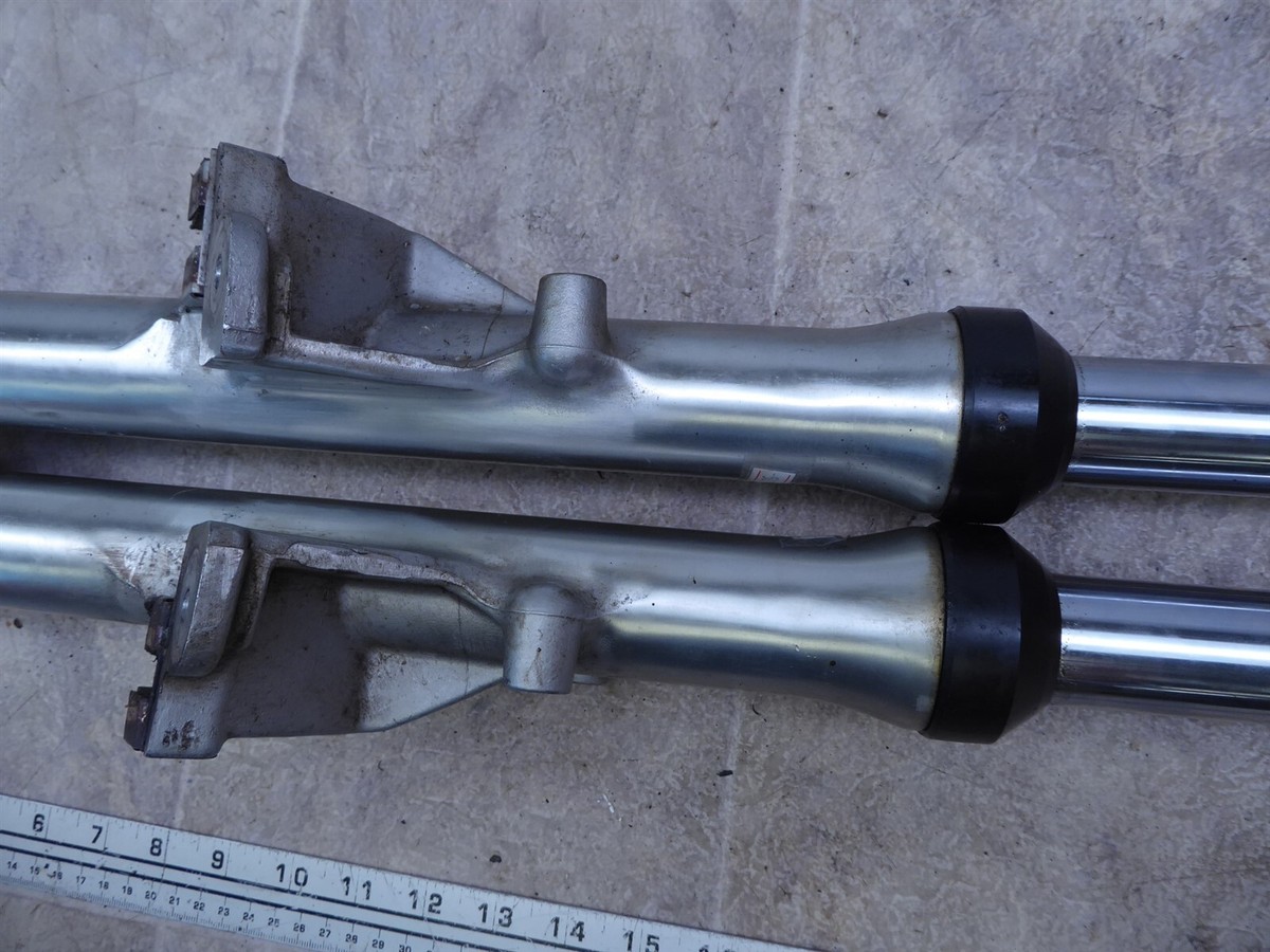 1979 Yamaha XS1100 Y568-2) left and right front forks suspensions