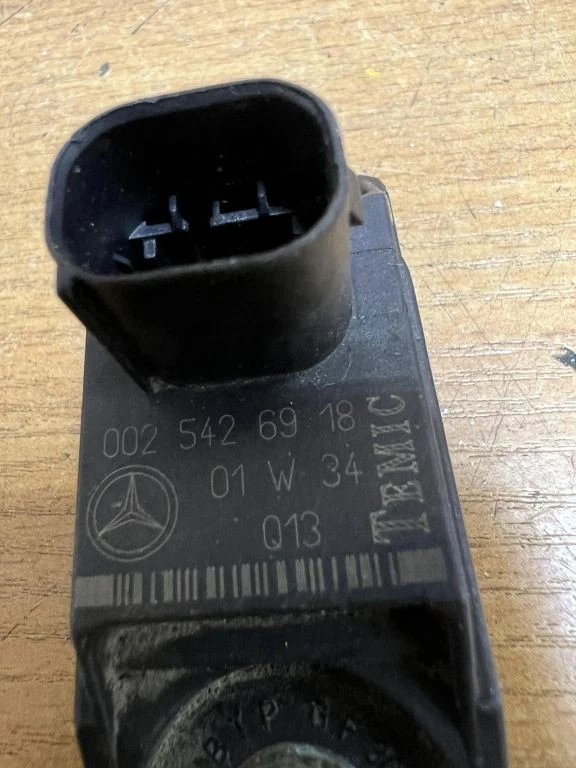 Mercedes-Benz SL R230 2004 Airbag Sensor Crash Sensor Pressure Sensor 0025426918 - Image 4 of 4