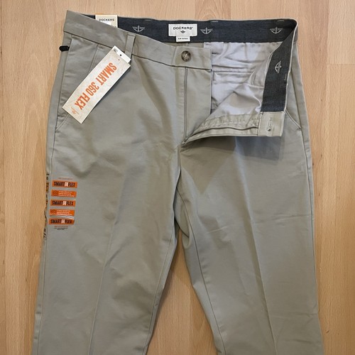Dockers 33 x 30 beige Workday khaki Hose schmale spitz zulaufende Passform Smart 360 Flex neu mit Etikett
