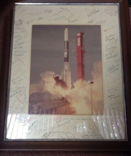Rare Vintage 1983 NASA 25th ANNIVERSARY DELTA ROCKET Launch Photo 70 hand signed - Picture 2 of 12