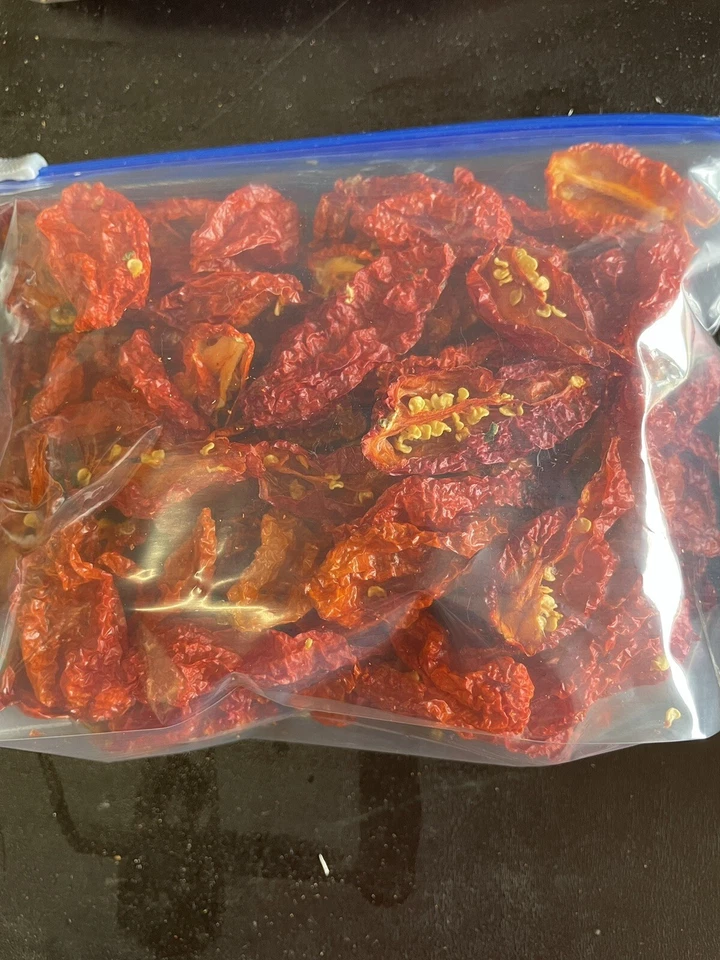 Aprox. 2 oz. Vainas deshidratadas GHOST PIPPER cortadas en 1/2 (aprox. 50-60) Foto 2 de 4