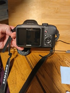 Samsung WB1100F 16.2MP CCD Smart wifi NFC digital camera video, battery & 16 GB