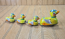 Fatiaowanju Muziyouya Mother Duck Ducklings Wind Up Tin Toy 11" KEY MISSING