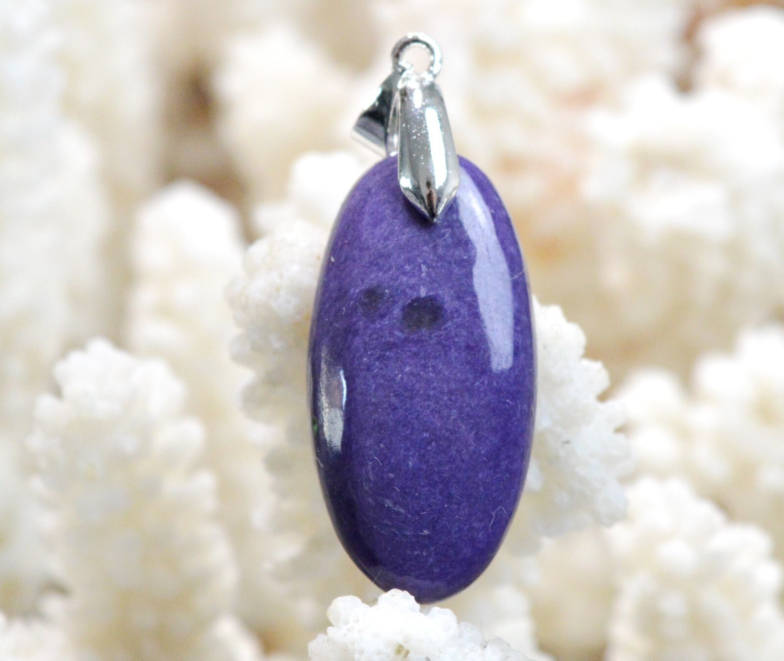 Charoite 27 carats pendentif cabochon pierre naturelle de Russie pour collier femme et homme