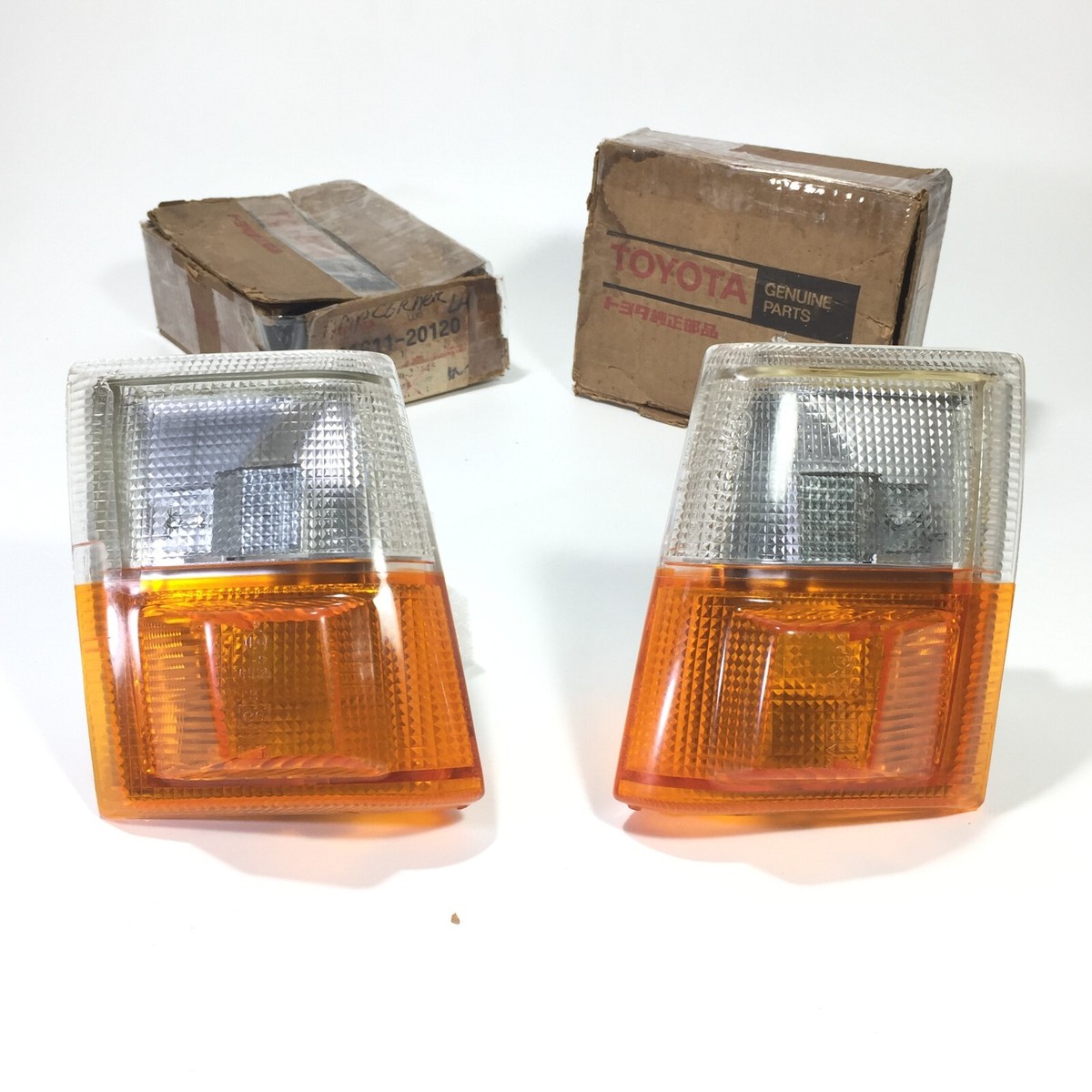 Genuine Lamp Assy Parking Clearance Pair Toyota Corona RT132 TT132
