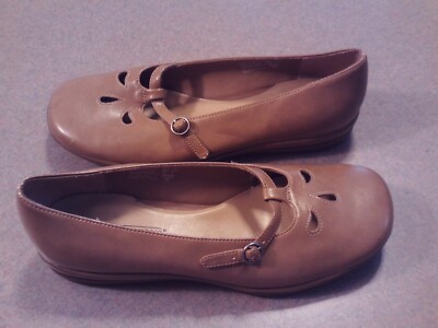 Predictions Womens Slip On Mary Jane Flats Beige Size 6.5W