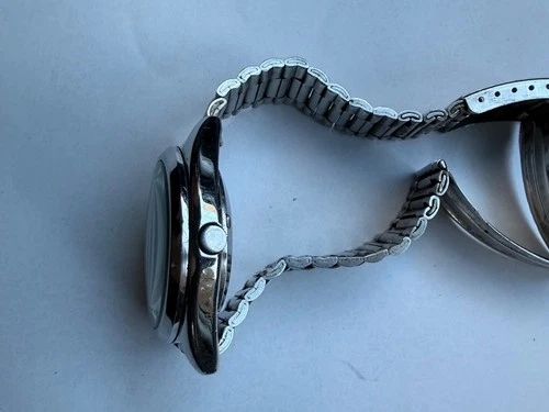 SEIKO 5 old vintage automatic working watch.Selling AS IS NO RETURNS.