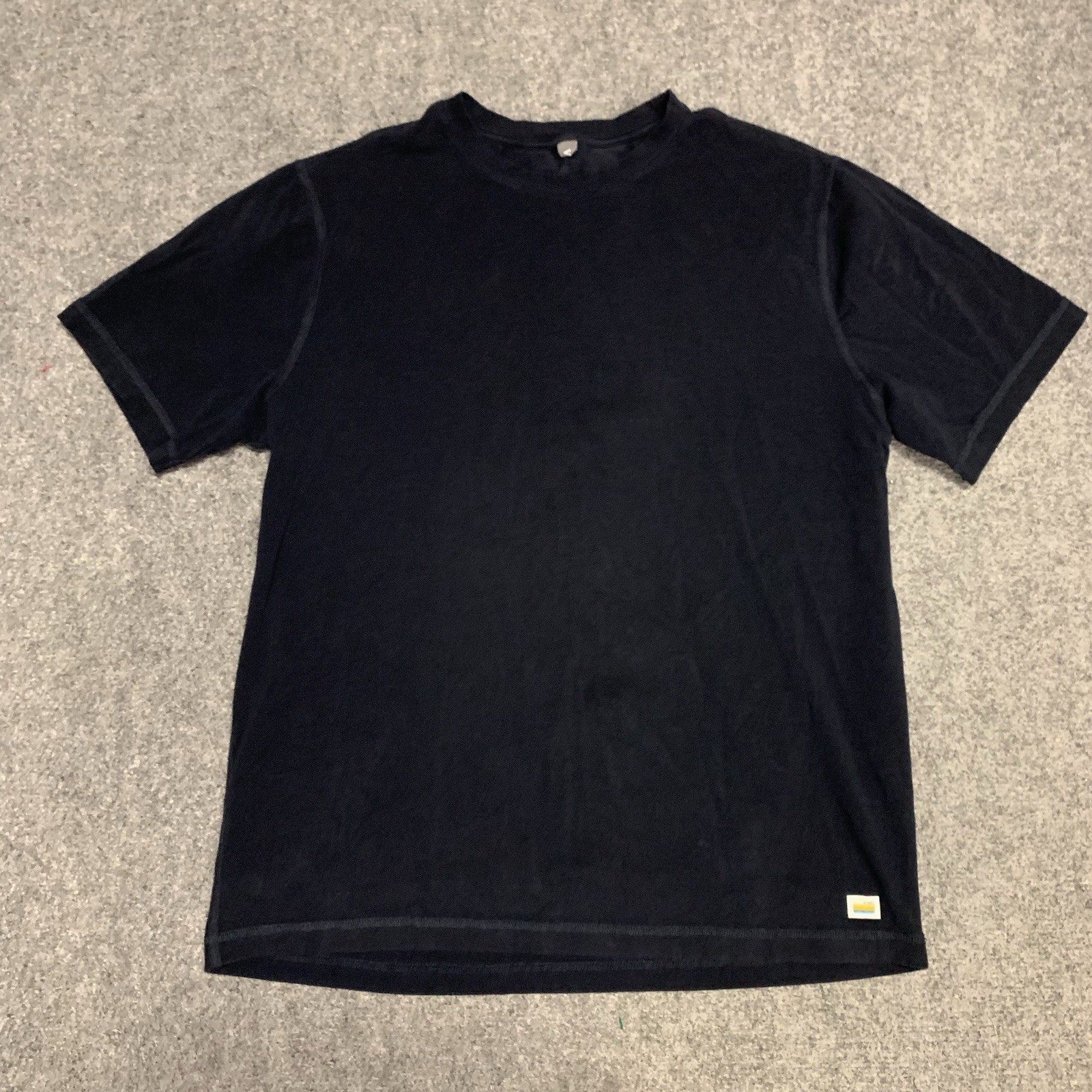 Vuori Shirt Mens Large Performance Gym Training Short Sleeve Tee Tshirt