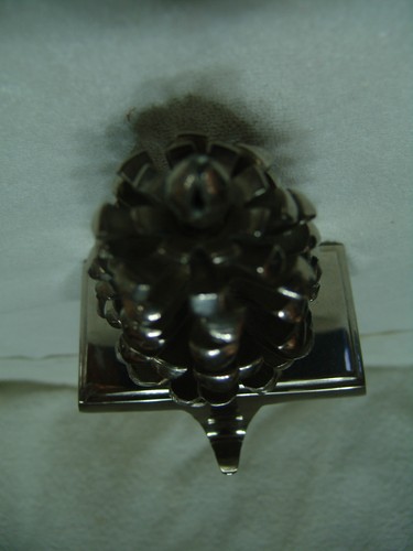 HEAVY SILVER PINECONE CHRISTMAS STOCKING HOLDER & 2 MATCHING CANDLE HOLDERS - Picture 8 of 9