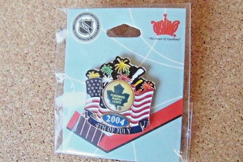 2004 Toronto Maple Leafs 4th Fourth of July lapel pin NHL - Picture 2 of 3