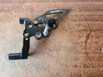 ARASHI DUCATI PANIGALE 899 1199 1299 FUSSRASTENSTÜTZE VORNE LINKS AUFHÄNGER SCHUTZ FERSE