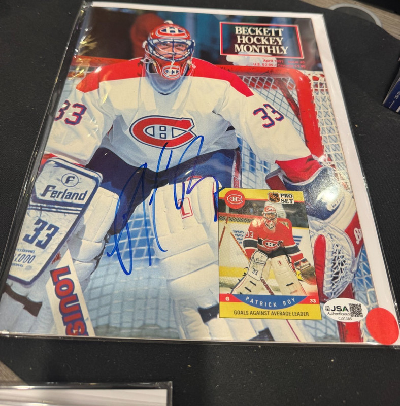 Beckett Hockey Monthly magazine Patrick Roy Autographed JSA