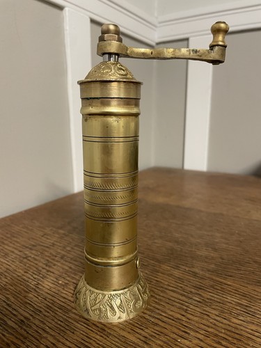 Vintage Brass Pepper/Coffee Mill Made in Turkey Excellent Condition. - Picture 3 of 5