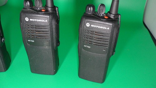 4 X Motorola HT750 UHF 403-470 MHz 16ch 4w Two Way Radios AAH25RDC9AA3AN W/Batt - Zdjęcie 2 z 8
