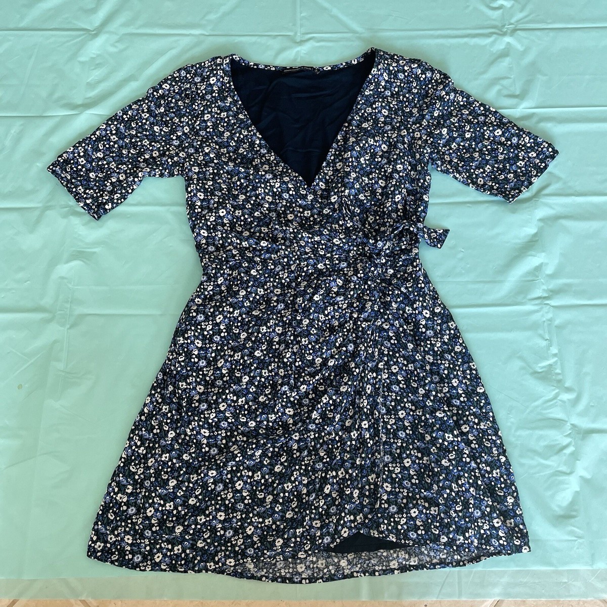abercrombie & fitch floral dress White Yellow Smocked Bodice Front Slit Dres  The Saved Collection neckline and dainty puff sleeves Abercrombie Green And White Floral