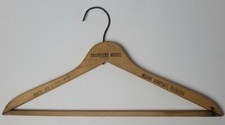 VTG WOOD ADVERTISING COAT HANGER - TRAVELERS HOTEL MIAMI AIRPORT FLORIDA 100 AC