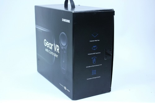 Samsung Gear VR Powered By Oculus Virtual Headset W/ Controller (SM-R324) - Used - Picture 3 of 9