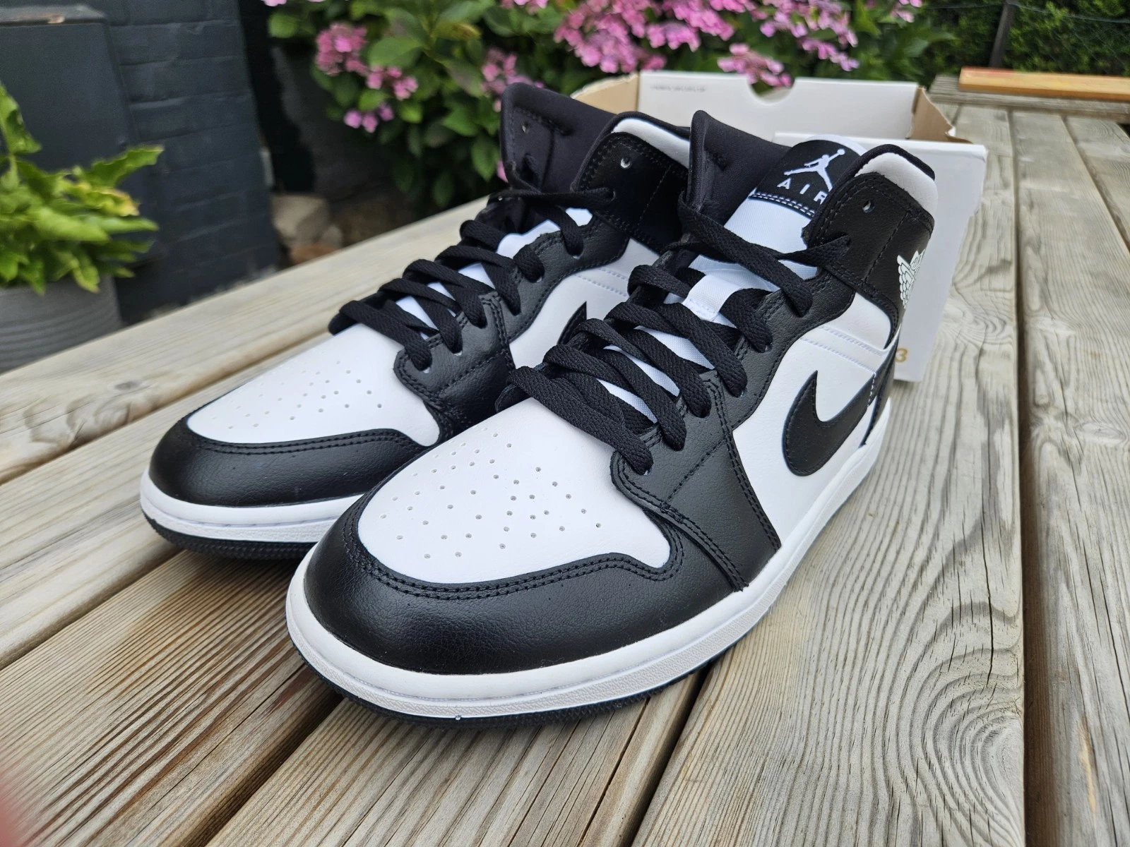 Nike Air Jordan 1 Mid in bianco e nero panda taglia 8 5