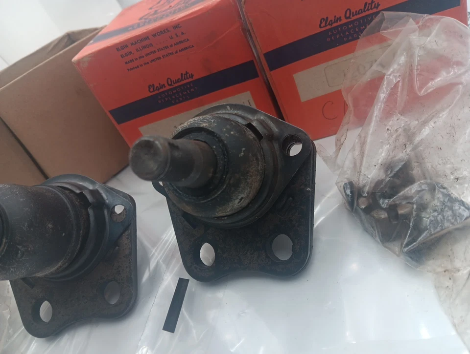 PAR DE RÓTULAS INFERIORES PARA 1961 - 1969 AMC MARLIN CLÁSICO EMBAJADOR HECHO EN EE. UU. Foto 2 de 4