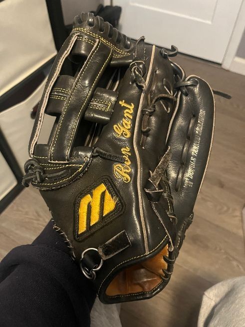 Ron Gant game used Mizuno fielders glove 1999--2000 Phillies era