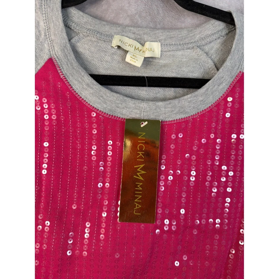 Moletom com cordão Nicki Minaj cinza rosa lantejoulas manga raglan novo com etiquetas tamanho XL - Imagem 3 de 4