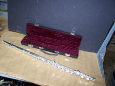 AMADEUS AF 520 FLUTE WITH HARD CASE serial 63...