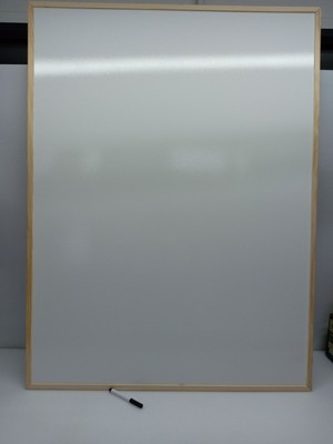 Q-Connect KF03572 Whiteboard mit Holzrahmen, 900 x 1200 mm