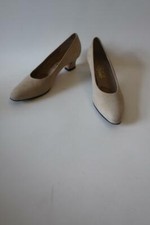 WOMENS SALVATORE FERRAGAMO "RIO" BEIGE PEBBLE SUEDE PUMPS 9 AAAA