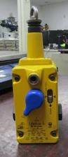 😃 ALLEN BRADLEY GUARDMASTER LIFELINE 4 SAFETY  PULL SWICTH 440E-L13208 NO STOP