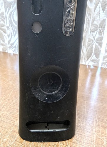 CONSOLE XBOX 360 NON TESTATA E LA CUSTODIA HA DANNI - VENDO SOLO PER PARTI DI RICAMBIO - Foto 18 di 20