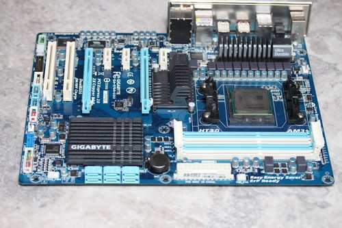 Socket AM3+ GIGABYTE GA-970A-UD3 Motherboard with Phenom II X4 840 - Picture 7 of 14