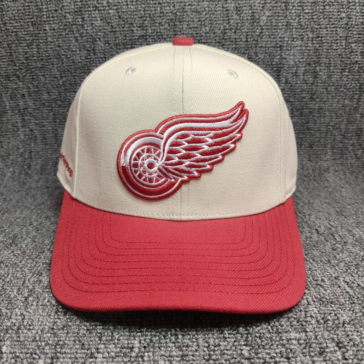 Mitchell & Ness Detroit Red Wings Snapback Hat Cream Red One Size NHL