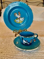 VINTAGE ENAMELWARE 8” BLUE ROOSTER HEN & CHICKENS PLATE, CUP, SAUCER GERMANY