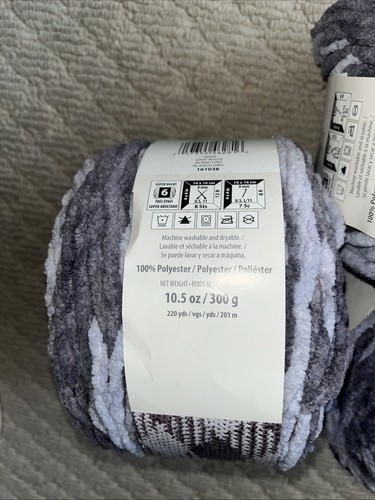 Bernat Blanket Color Pooling Yarn, Lot of 3 New Cakes, Color Gray White - Picture 2 of 4