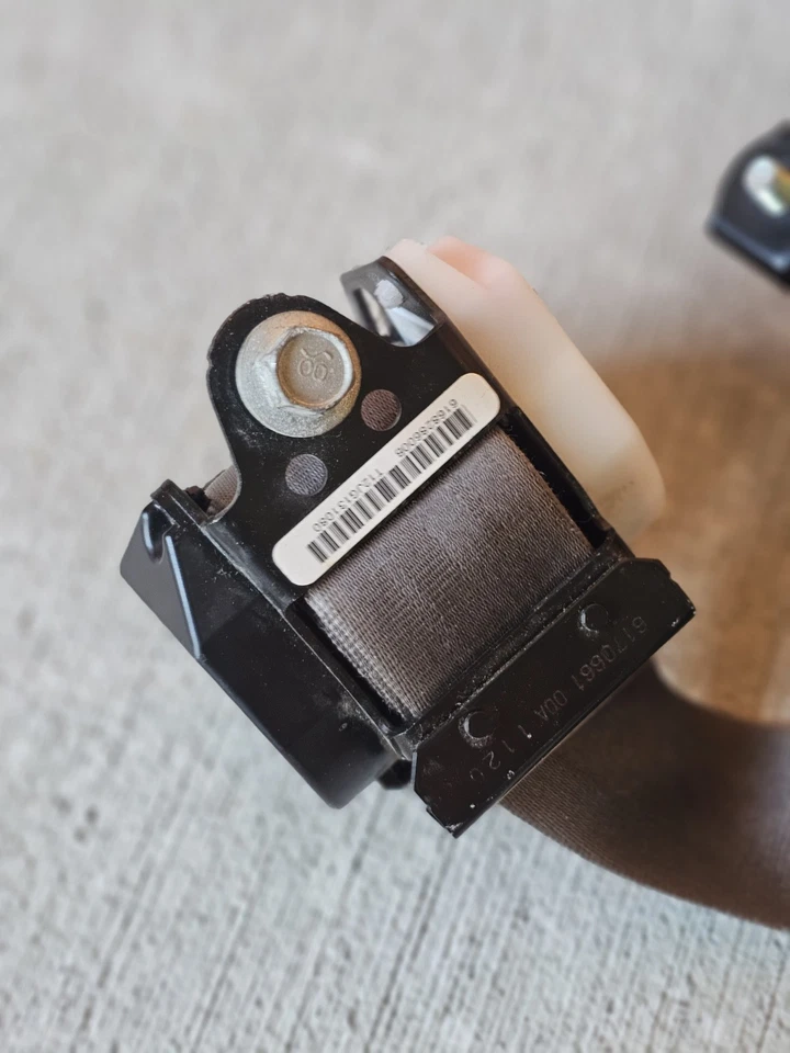 3RD RH Honda Odyssey 2011 - 2017 SeatBelt OEM - Image 4 of 4