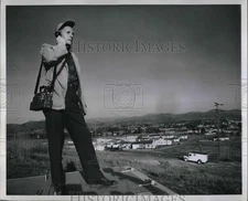 1955 Press Photo Ben Hamilton, radio amateur at El Cajon Valley, Calif.