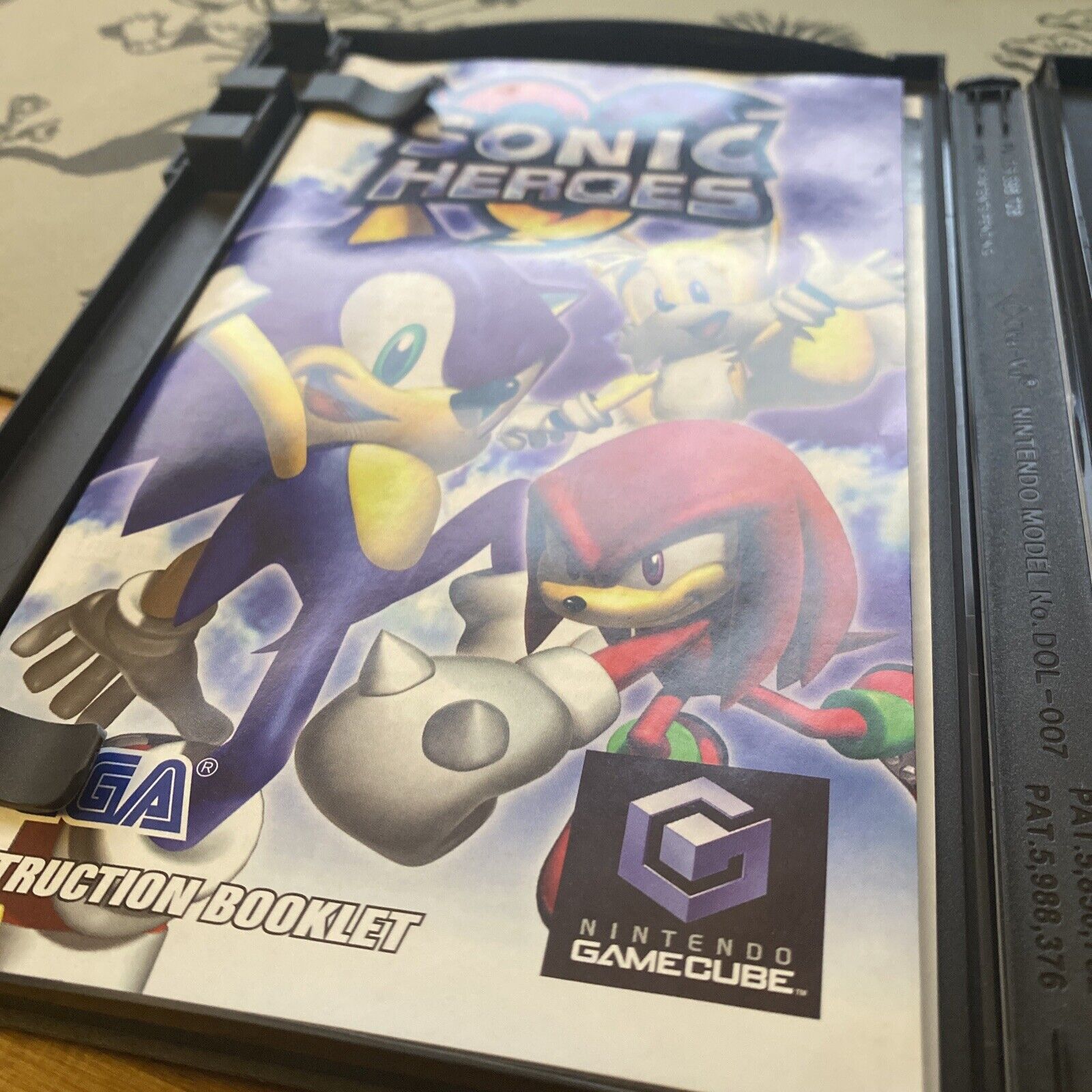 Sonic Heroes (Nintendo GameCube, 2004) COMPLETE! Tested & Working! In DVD  box 696554821958