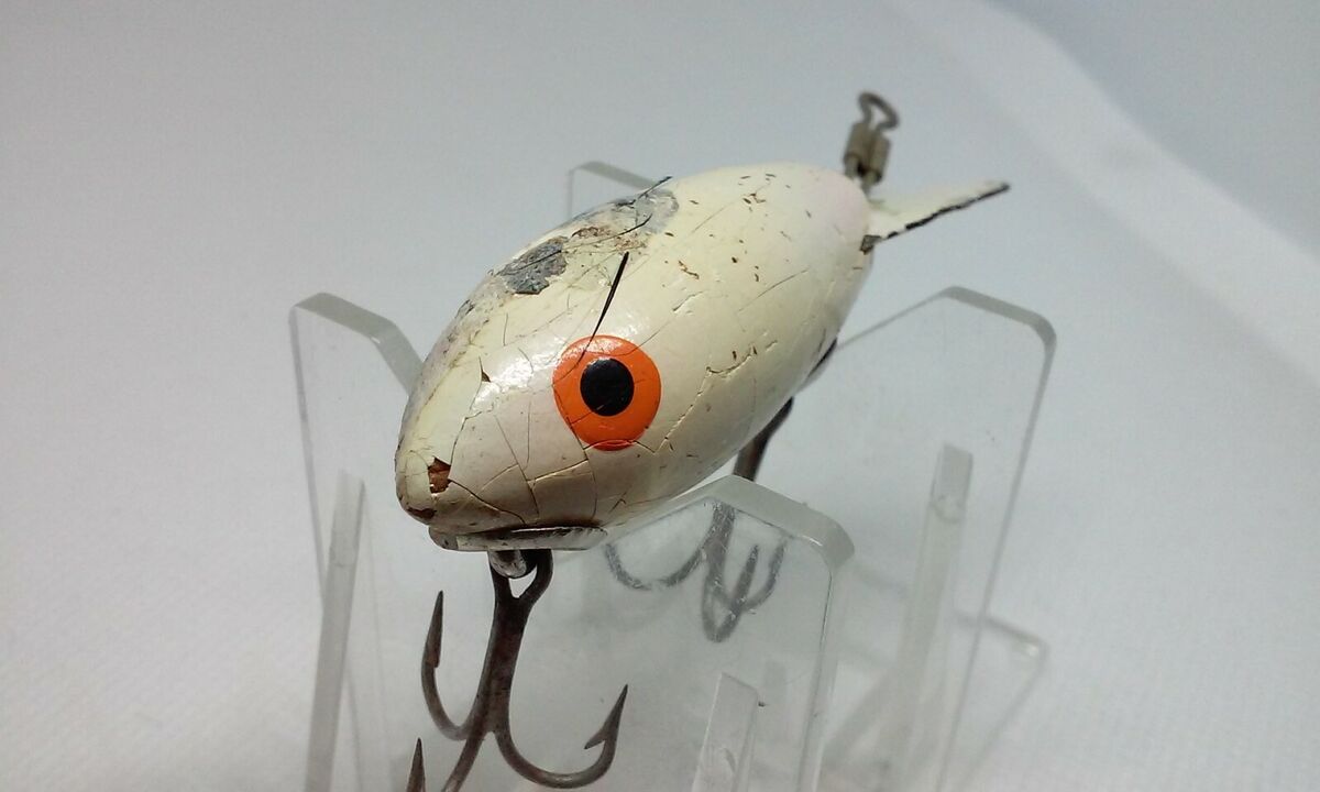 Vintage Bomber Baby 200 Series White 2 1/2 Diving Wood Crankbait Fishing  lure