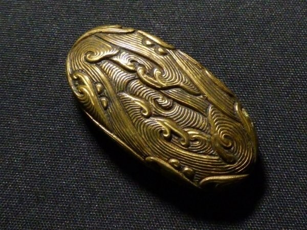 Fuchi Kashira Whitecaps Waves Fine Carving Japanese Sword Fitting Edo Antique